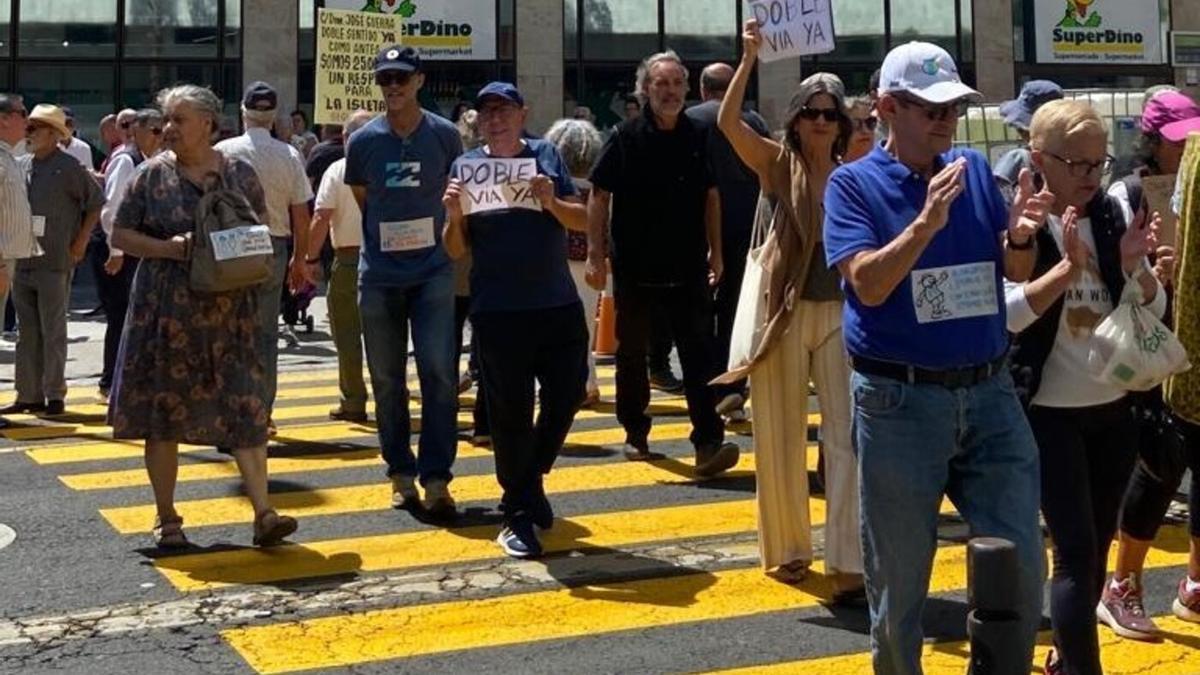 Vecinos de la Isleta reclaman el doble sentido para la calle Doctor José Guerra Navarro