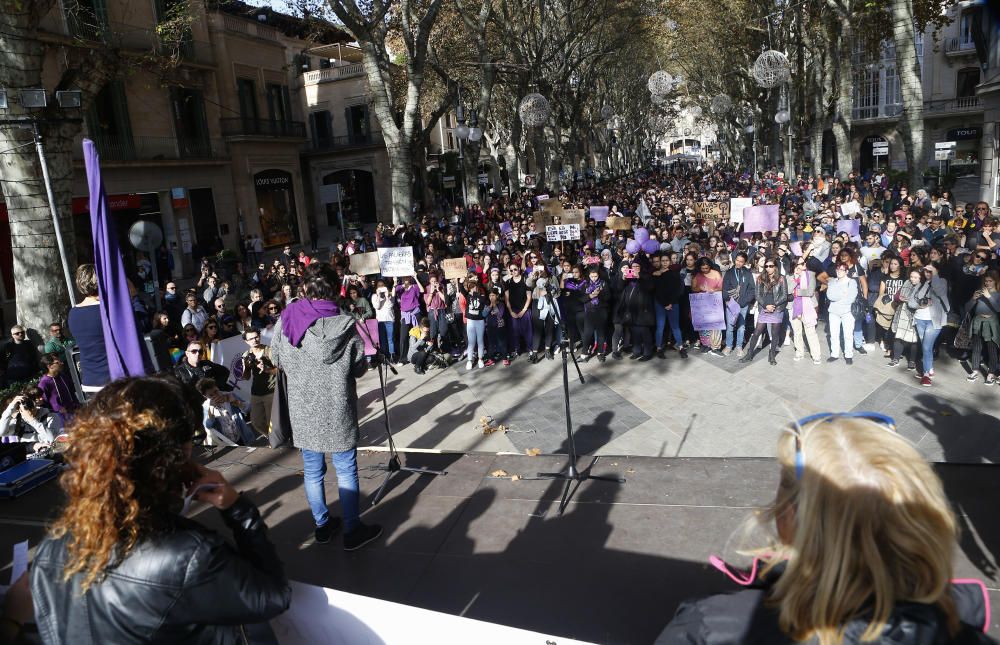 Gewalt gegen Frauen: große Demo auf Mallorca