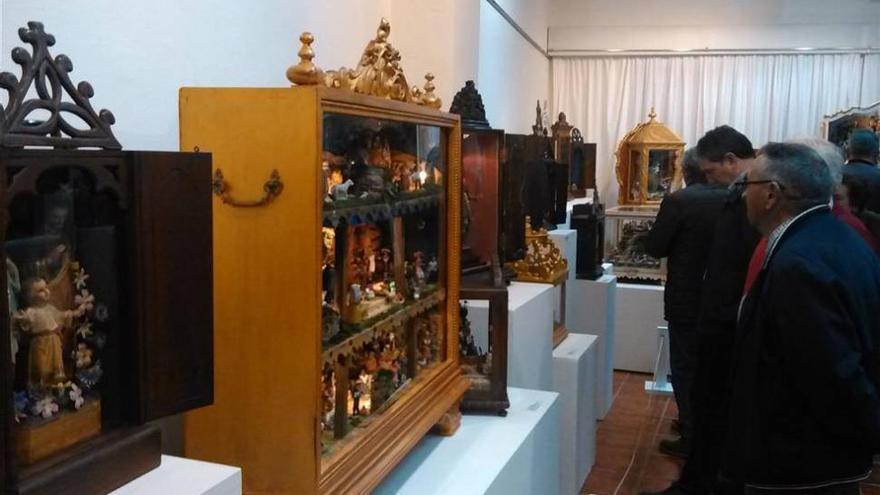 La religiosidad popular a través de urnas y capillas