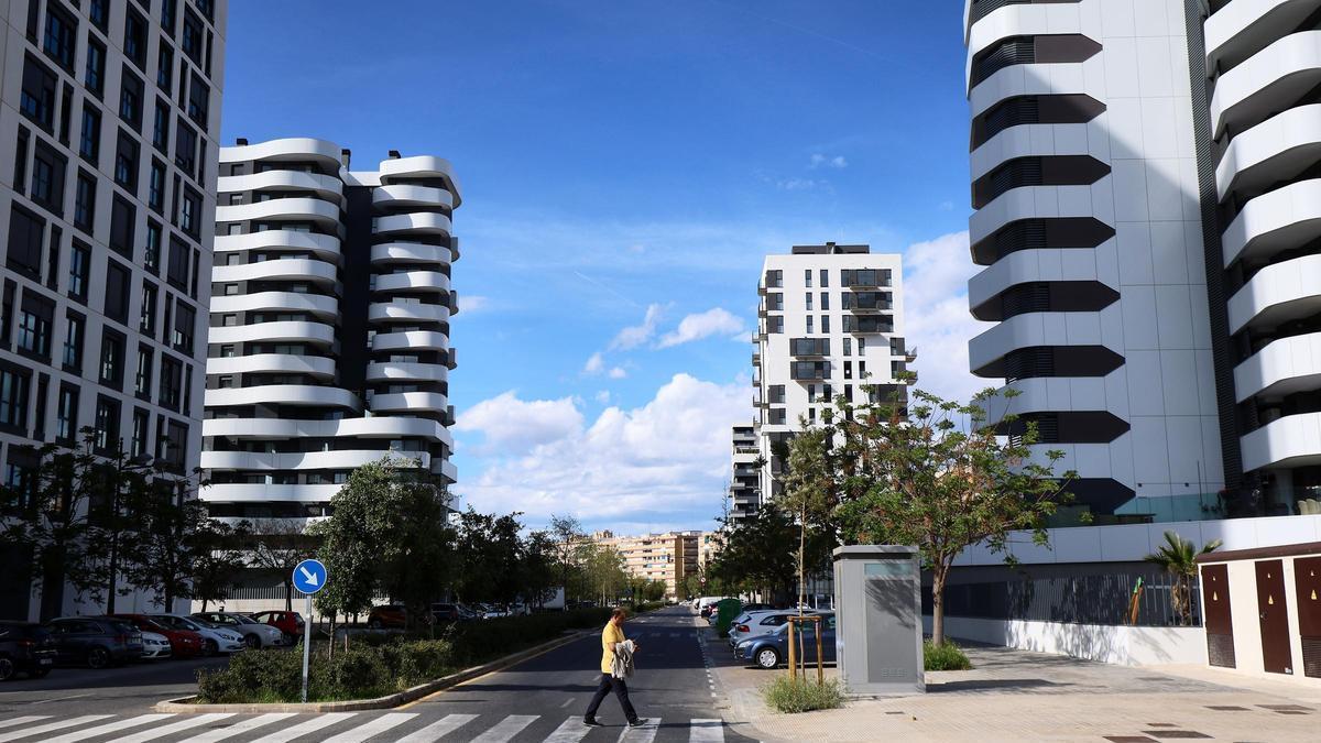 Viviendas de reciente construcción en el PAI de Malilla frente a La Fe.