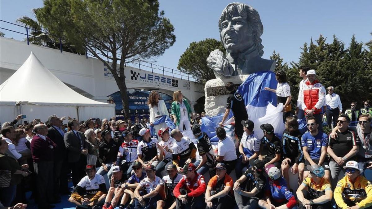 Un gran busto de Nieto preside la entrada del circuito de Jerez