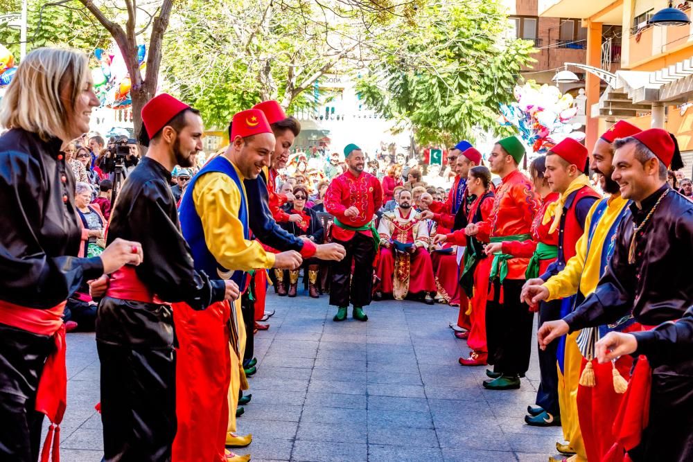 Callosa d'en Sarrià vivesu tradicional Baile Moro