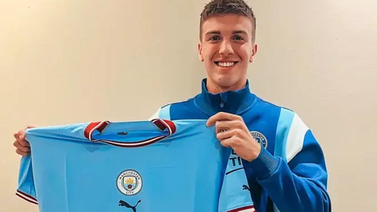 Máximo Perrone fichó por el Manchester City durante el pasado mercado de invierno