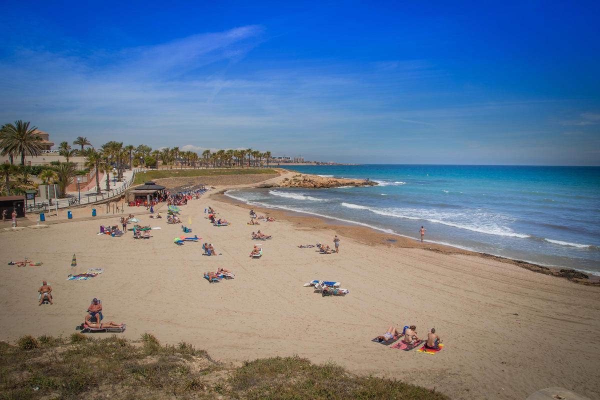 16 kilómetros de costa con 11 calas y playas de fina arena