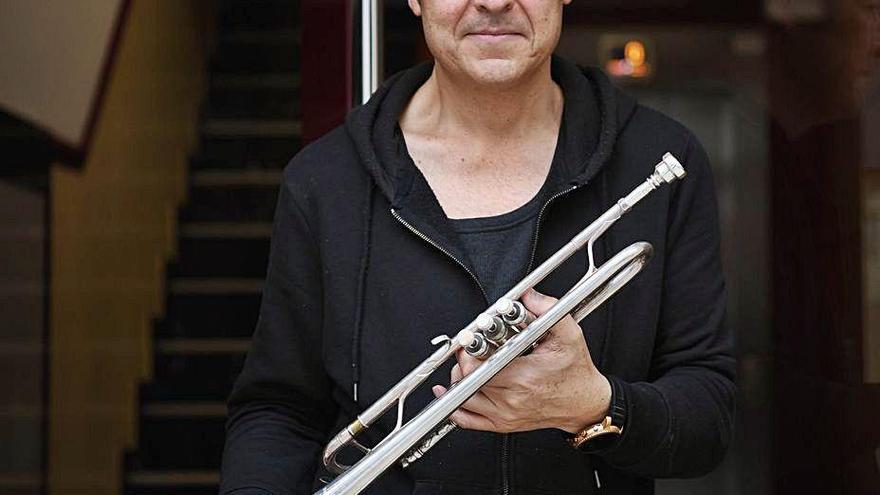 El trompetista John Aigi.