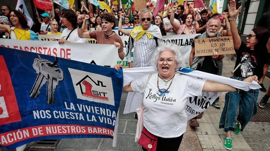 Así se vivió la manifestación por una vivienda digna en Tenerife, en imágenes