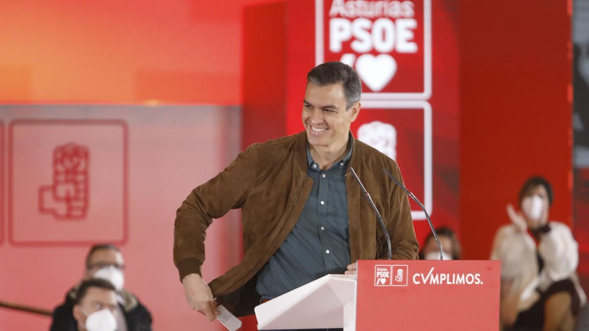 Pedro Sánchez, durante un acto electoral en Gijón.