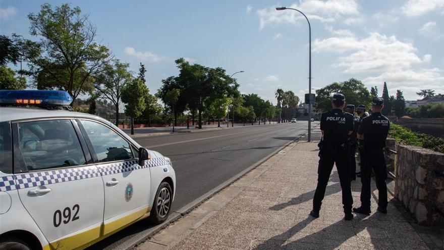 La policía local de Badajoz denuncia a137 jóvenes por incumplir las normas sanitarias el fin de semana