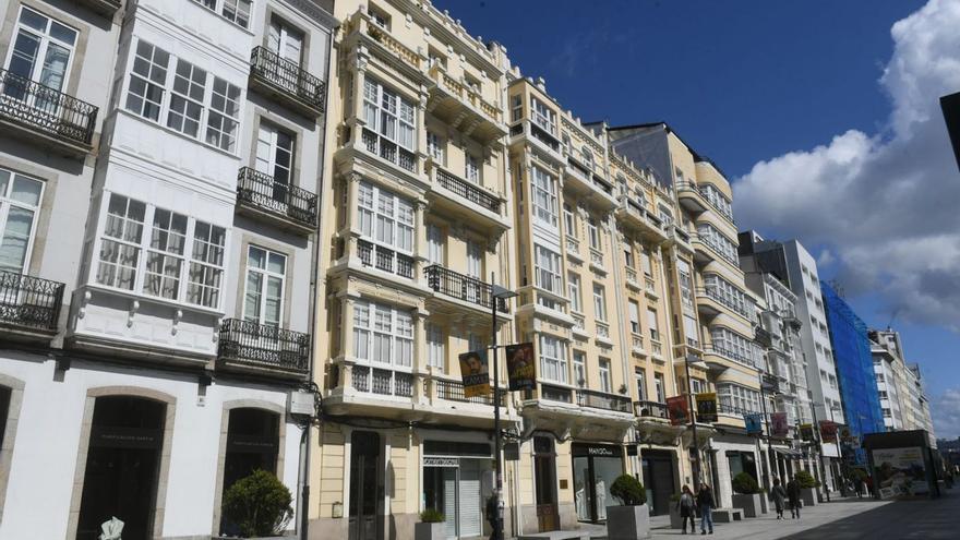 Edificios de la plaza de Lugo, en la zona con alquileres más caros de A Coruña.   | // CARLOS PARDELLAS