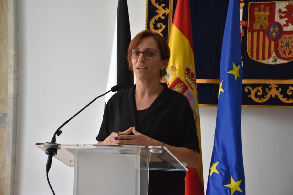 La ministra de Sanidad, Mónica García, en la comparecencia desde la delegación del Gobierno en Ceuta.