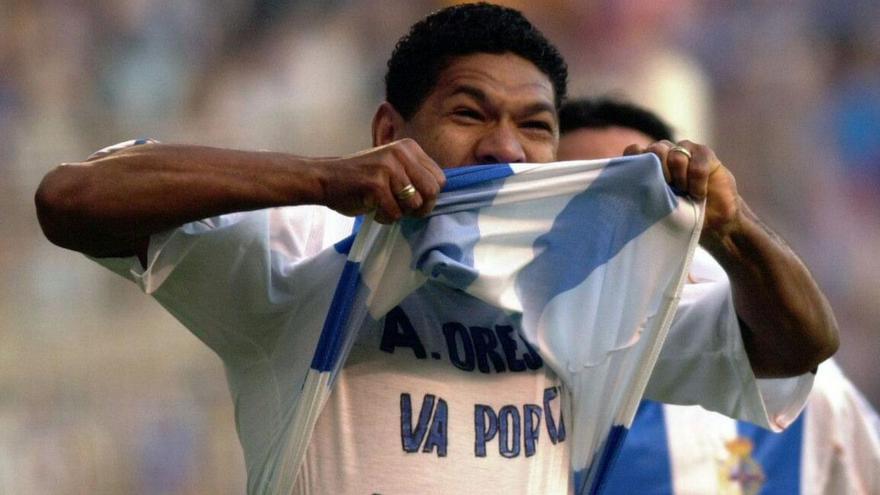 Donato celebra su gol frente al Espanyol en Riazor. |  EFE