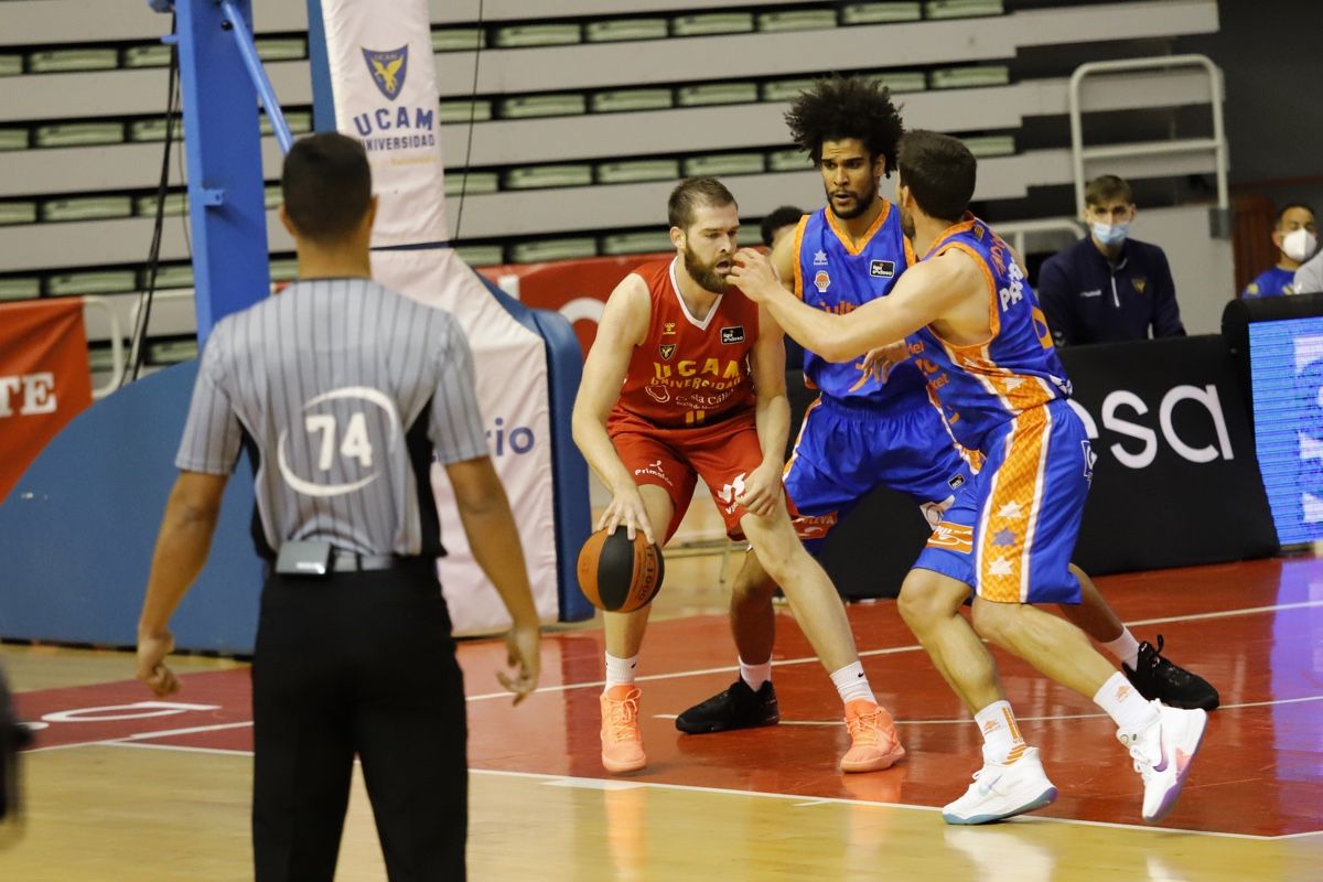 El UCAM Murcia se frena ante el Valencia Basket (66-80)