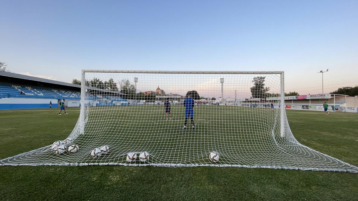 Vista desde uno de los fondos de un entrenamiento del Coria hace unos días.