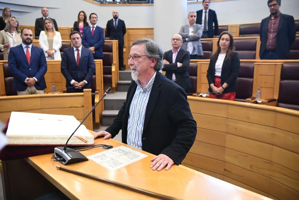 Fue elegido por 17 votos frente a los 14 otorgados a Rosa Gallego del PP. Ha anunciado un plan de lucha contra la despoblación rural en su investidura.