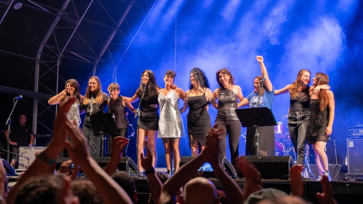 Por la izquierda, Mar Álvarez, Aroa González, Eva Díaz Toca, Lucía Quintana, María José Baudot, Sil Fernández, Alicia Álvarez, Mapi Quintana, Fee Reega y Cristina Montul.