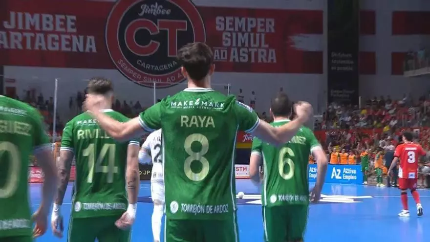 José Raya se inventa este golazo desde su propio campo
