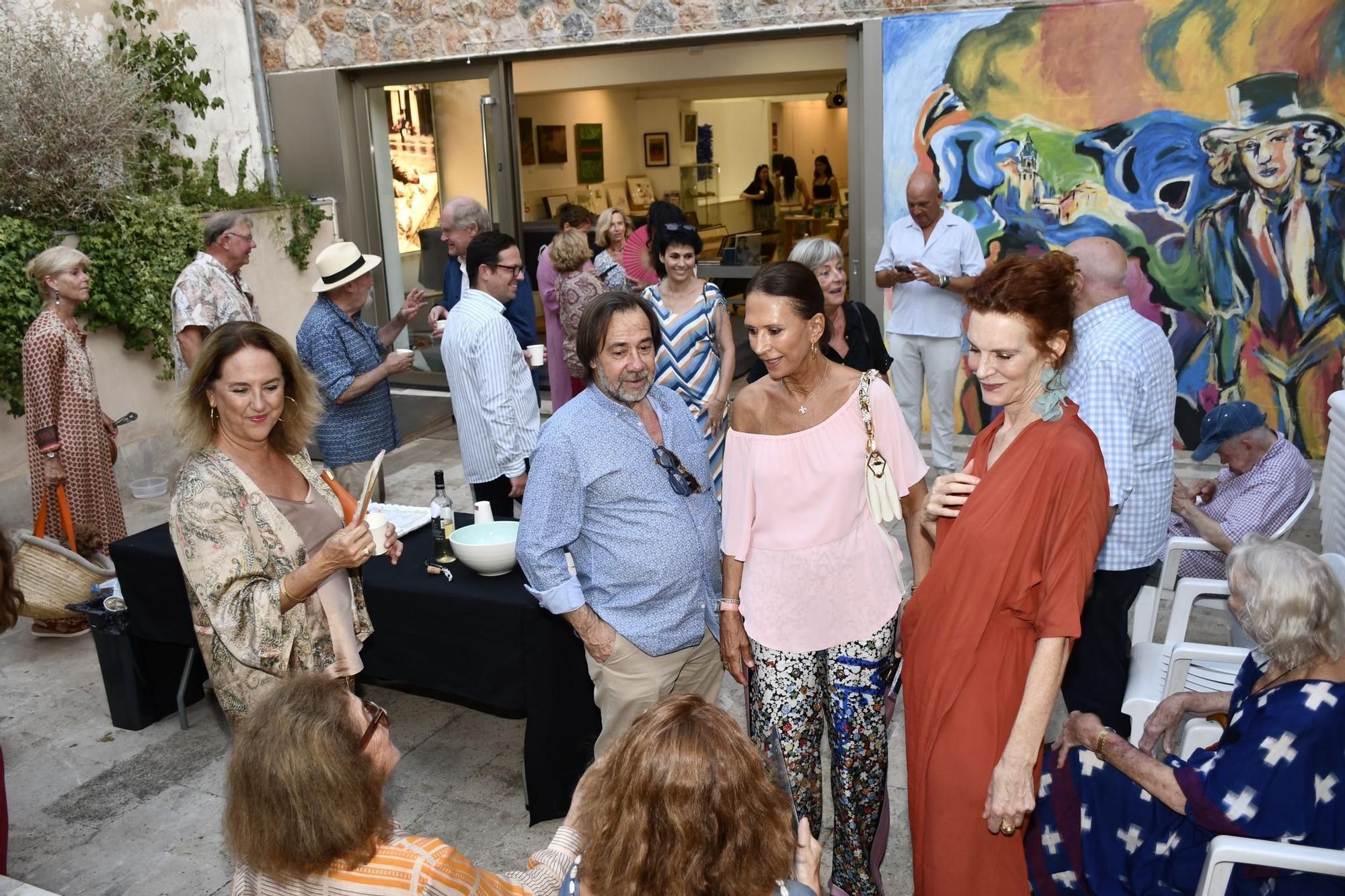 Vernissage mit Hollywood-Star: Michael Douglas bei der Vernissage von Vater und Tochter Zupan auf Mallorca