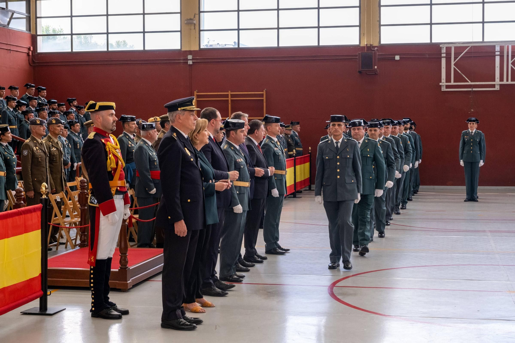 EN IMÁGENES: Así fueron los actos en Oviedo del 179 aniversario de la Guardia Civil
