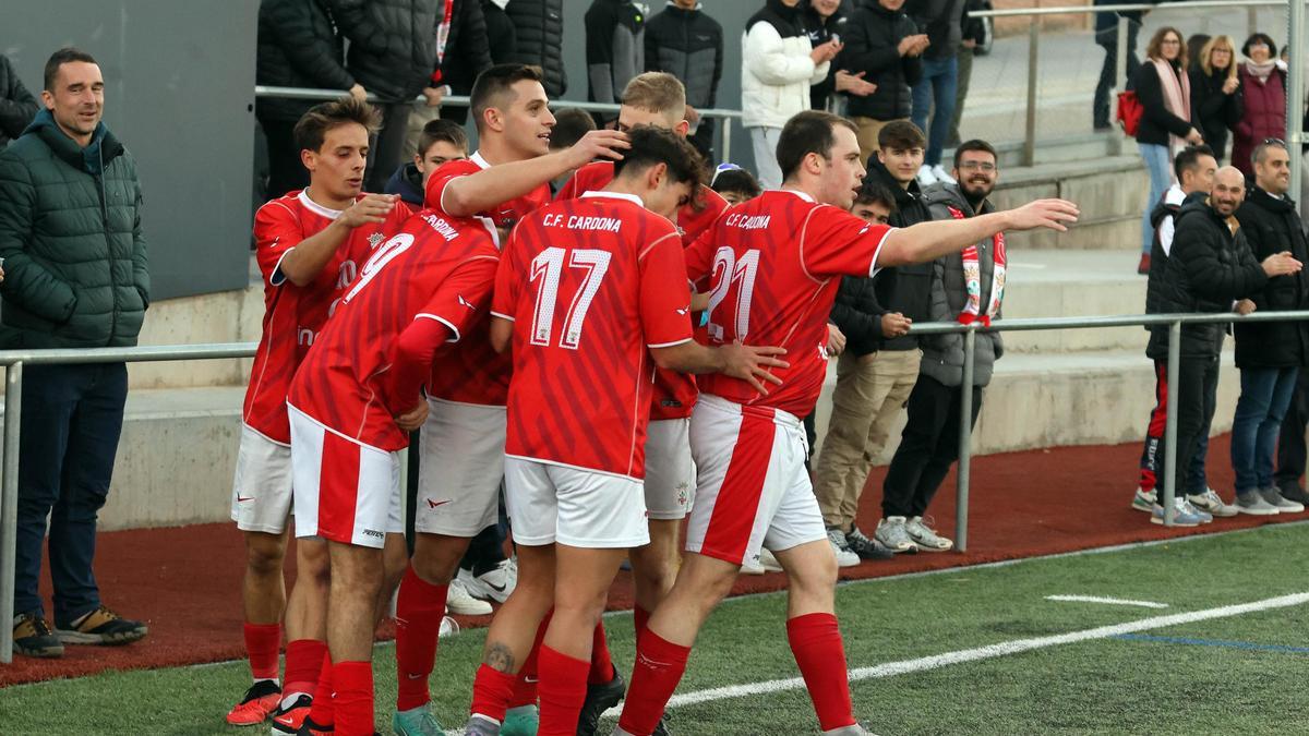 Els jugadors del Cardona celebren uns dels gols de la setmana passada contra el Fruitosenc