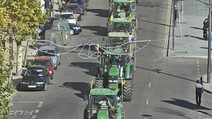 Una protesta con tractores en Zamora contra la subida del gasóleo O. Z.