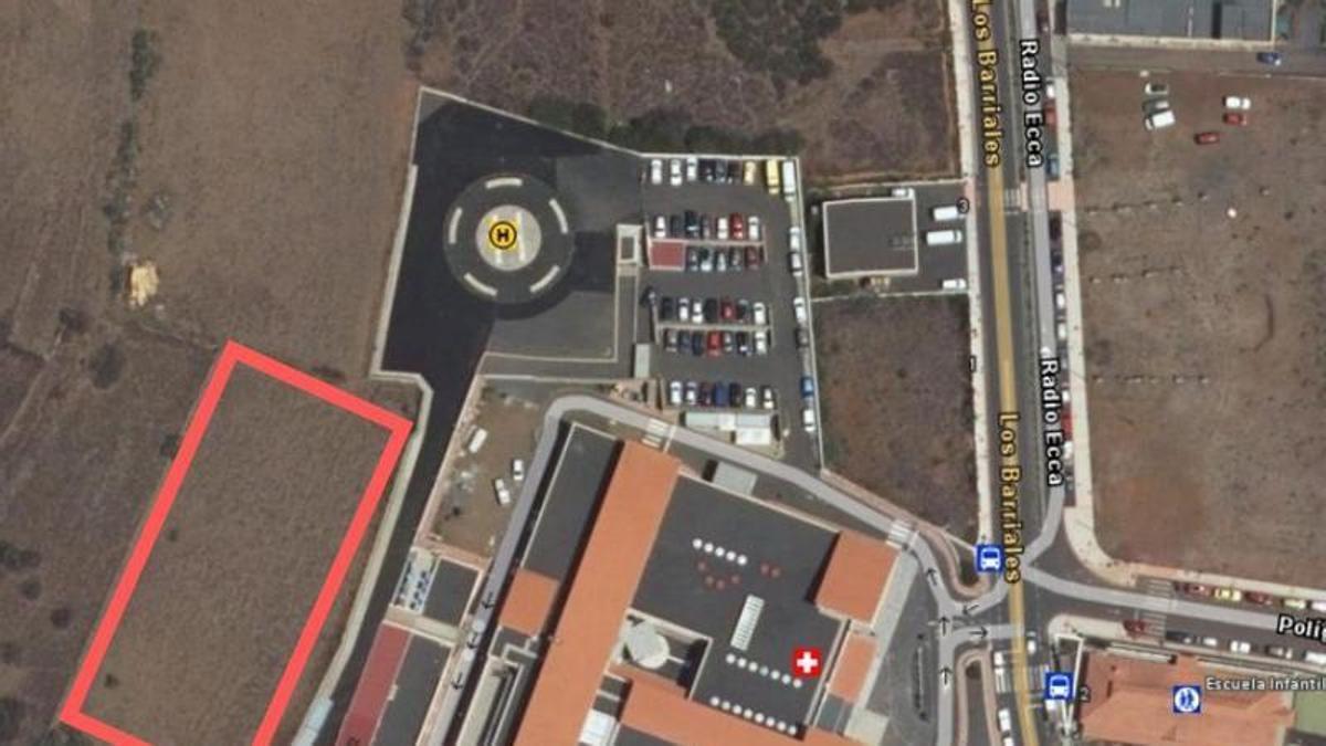 Sanidad adquiere un solar anexo al Hospital Nuestra Señora de los Reyes para crear nuevas plazas de aparcamiento