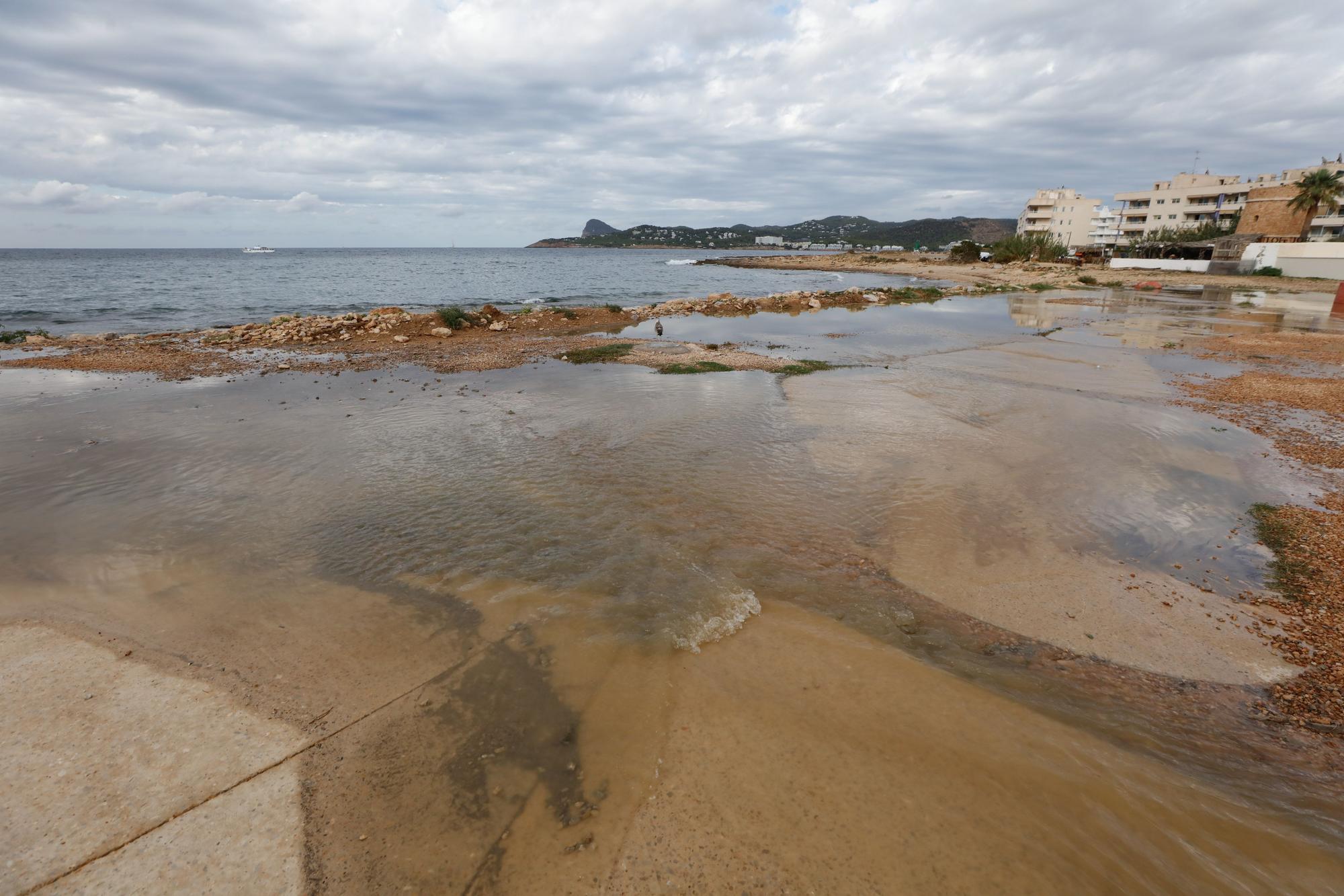 Vertido de aguas fecales en el auditorio de Caló de s'Oli