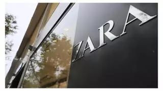 Zara arrasa con una falda midi y drapeada con efecto faja