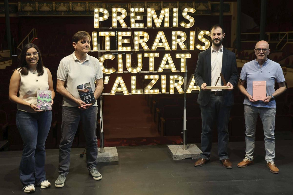Representants de Bromera, Ajuntament d'Alzira i UNED en la presentació de la 38a edició.