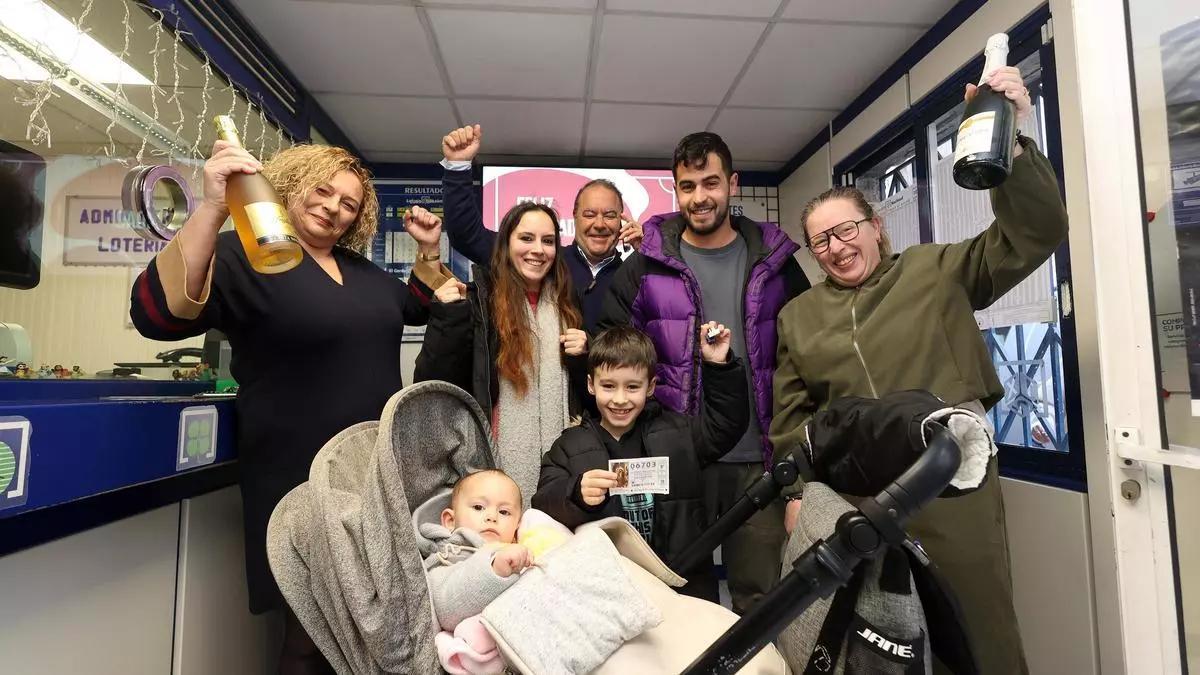 Marcos, el niño de 6 años que acertó a última hora con el primer premio del sorteo del Niño