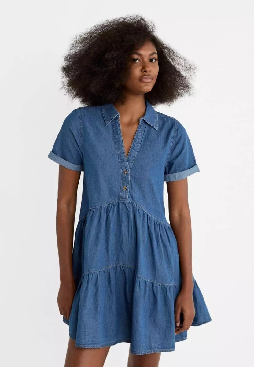 Vestido corto denim de Stradivarius