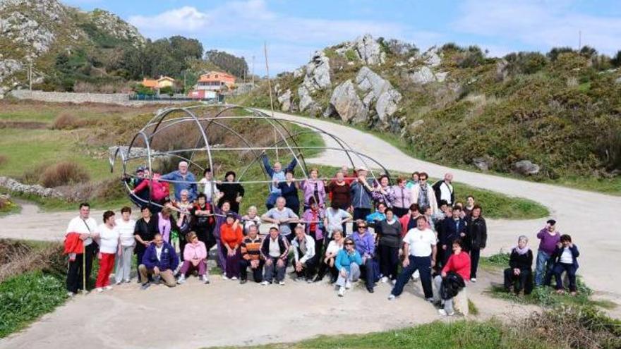 Participantes en una ruta de senderismo organizada por la concejalía de Deportes en 2011.  // G. Núñez