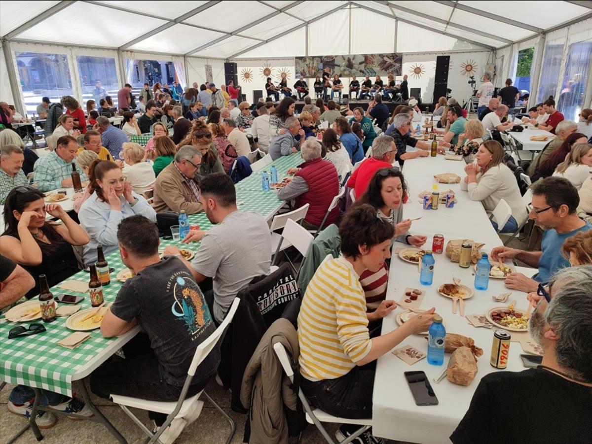 El Encontro Degustación do Millo Corvo de Meiro, en la edición del año pasado en la Praza Massó de Bueu.