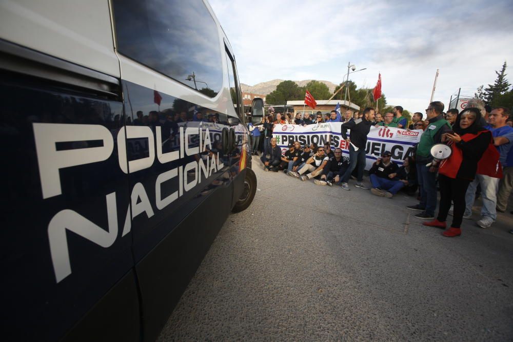 Segundo día de huelga de los funcionarios de prisiones en Alicante