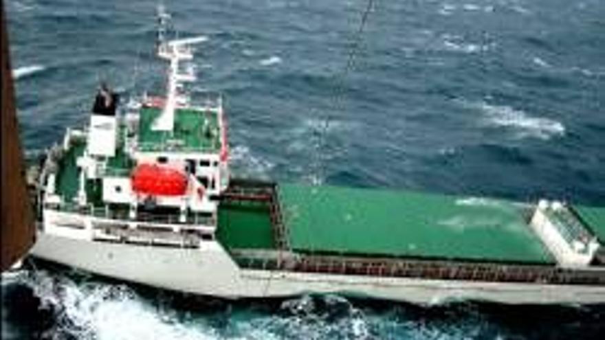 Un accidente en un barco pone en alerta a las costas gallegas
