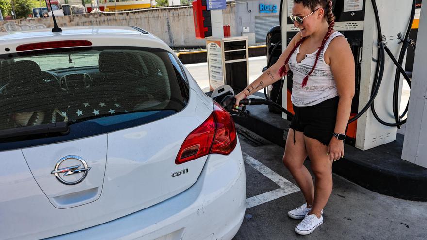 El precio del carburante baja a mínimos desde verano con la &#039;operación Navidad&#039;