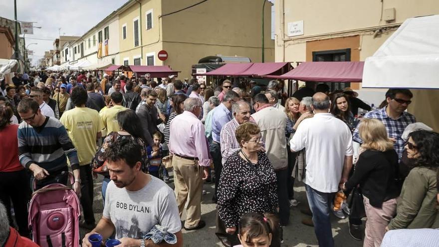 La Fira del Llonguet del Pil·larí desbordó las previsiones en su primera edición.