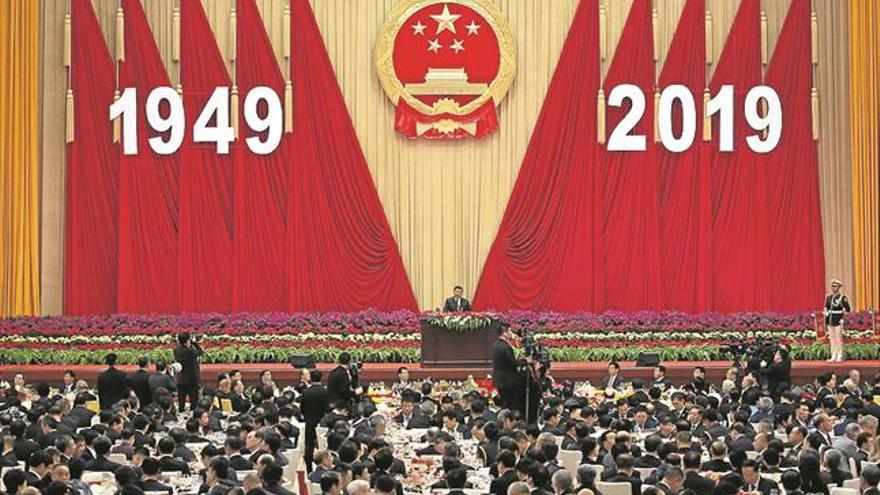 China cumple el sueño de Mao aplicando la receta opuesta