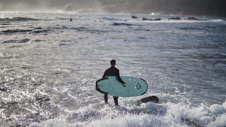 Descubre las mejores playas para practicar surf en Tenerife
