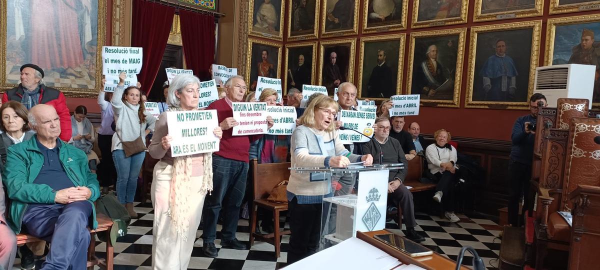 Maribel Alcázar interviene en un pleno de Palma en 2025.