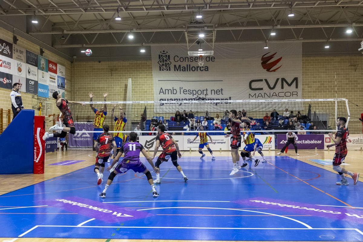 Imagen del partido de ida entre el ConectaBalear y el Valencia disputado en Manacor.