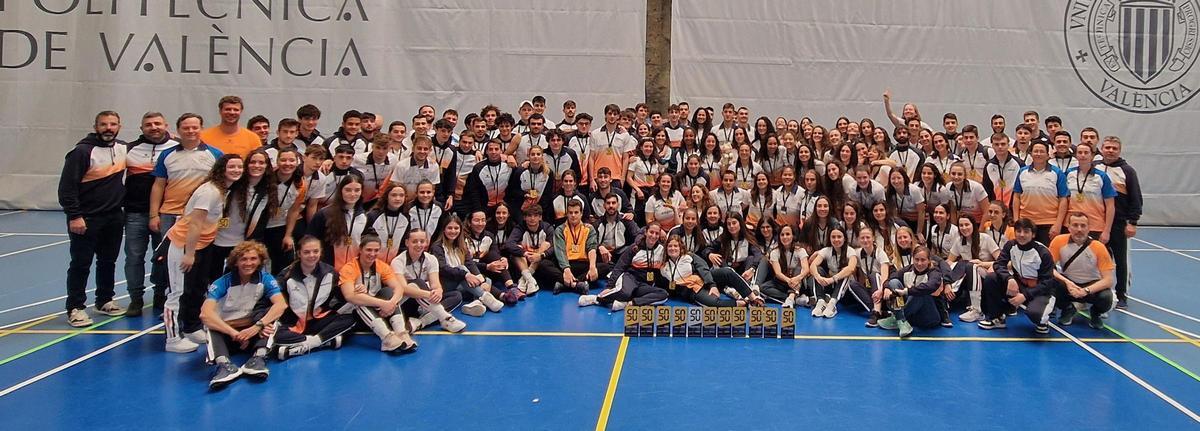 Fotografía de los equipos de la UV campeones en sus disciplinas