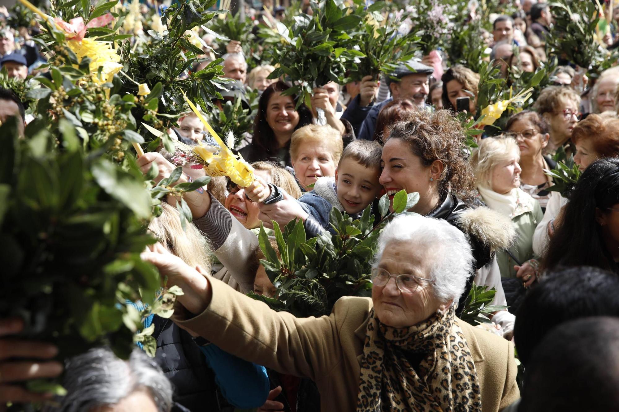 EN IMÁGENES: Gijón procesiona para celebrar el Domingo de Ramos