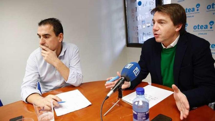 David González Codón y José Luis Álvarez Almeida, de Otea, en rueda de prensa.