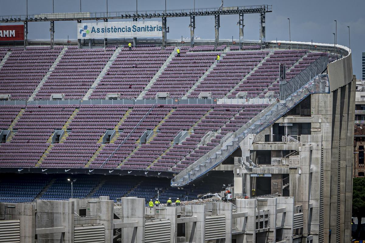 Camp Nou, inicio de demolición de la gradería