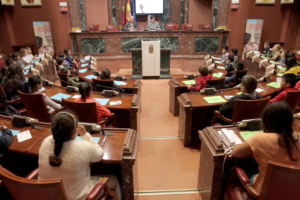 Pleno infantil en la Asamblea Regional