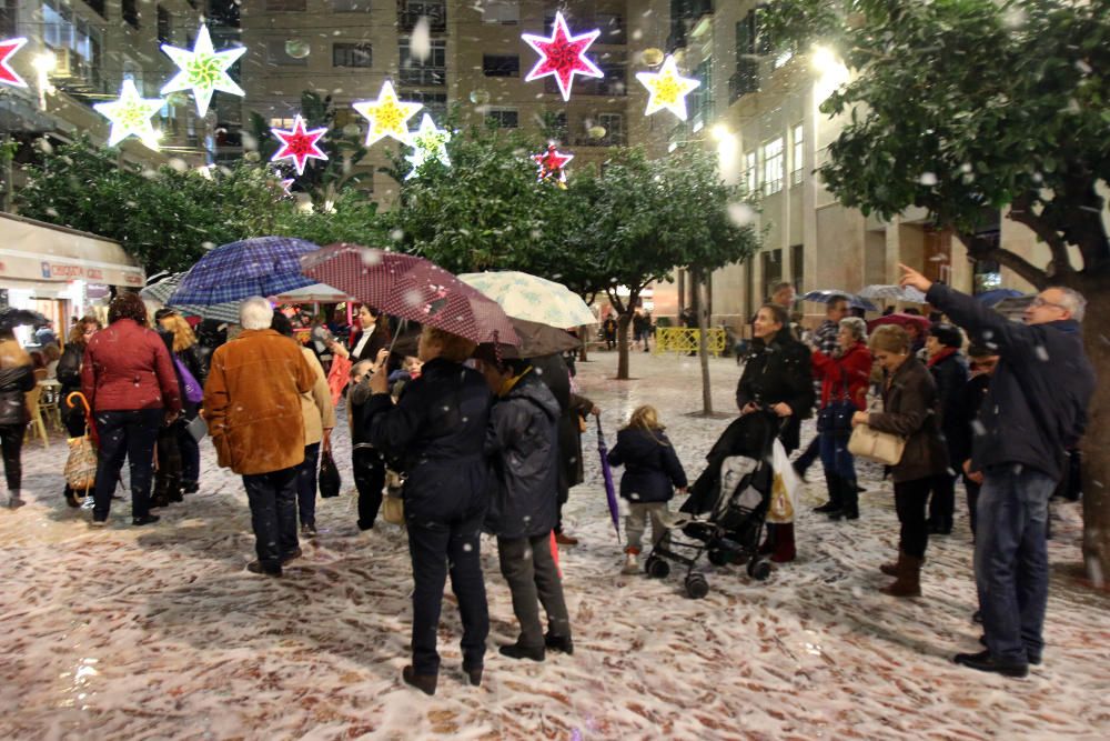 La plaza de las Flores, 'nevada' por Navidad