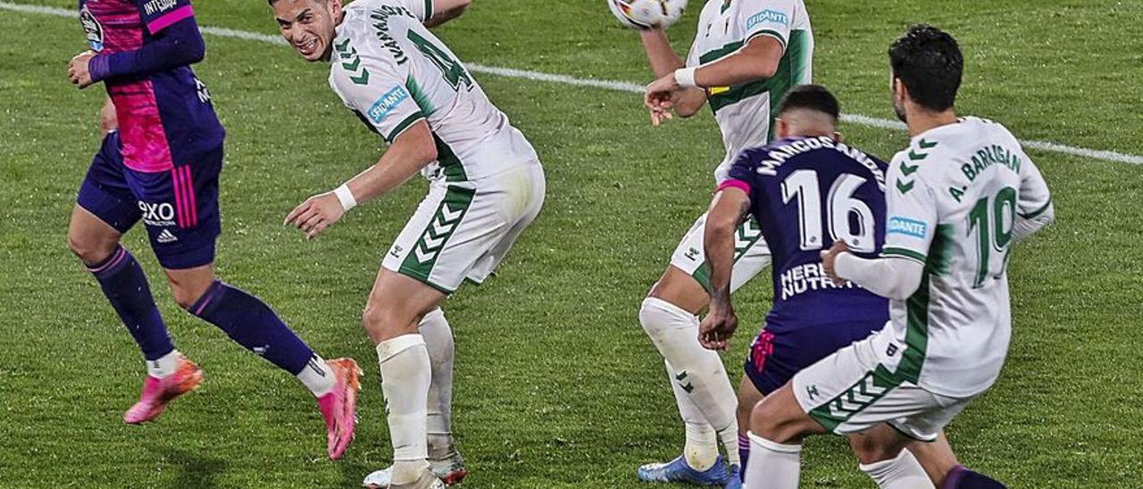 Imagen del partido Elche-Valladolid.