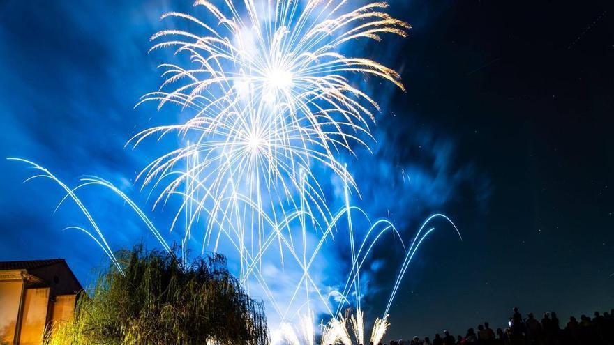 El castell de focs desborda el parc de l'Agulla