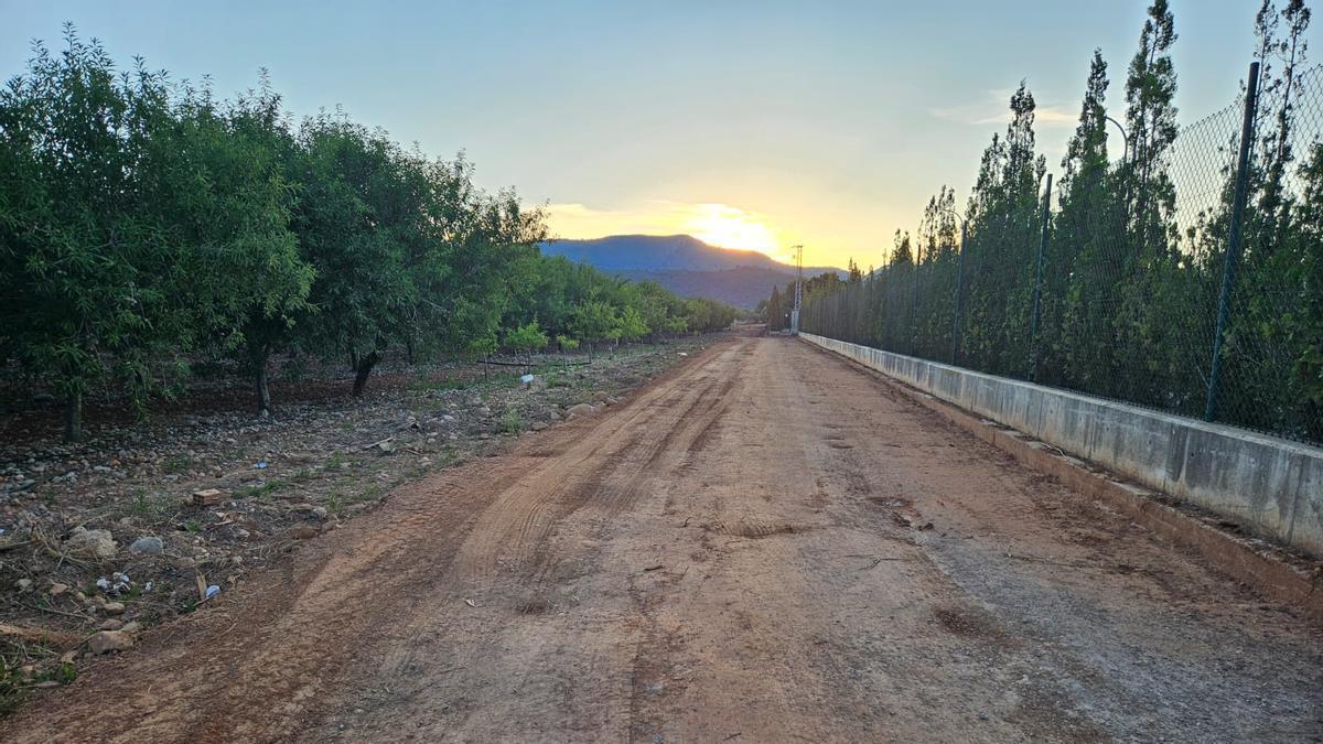 El vial de acceso al nuevo ecoparque de Orpesa, cuyo proyecto de urbanización ha recibido ahora la aprobación definitiva.
