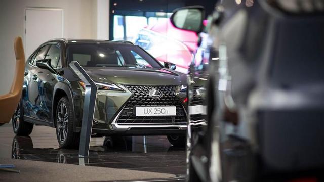 Un modelo de Lexus UX 250h, el más vendido de la marca, en exposición. | | CEDIDA A LNE